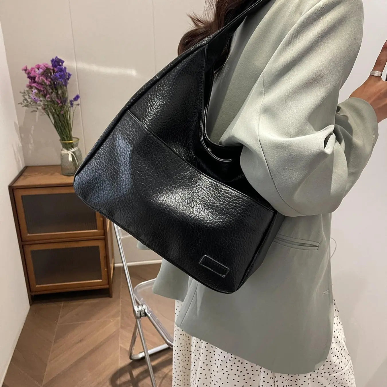 Summer 2024 Trendy Solid Color Large Capacity Tote Bag for Women for Gift, Retro Everyday Designer PU Leather Snap Handbag, Casual Back to School Shoulder Bag
